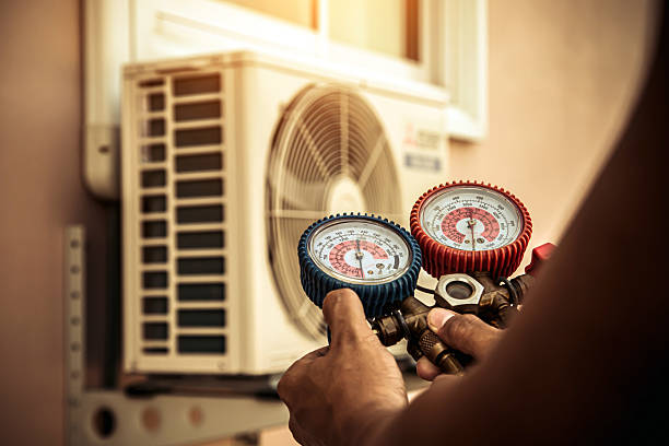 Professional Hvac technician working in Tualatin, OR